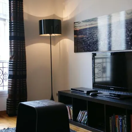 Bastille Apartment *